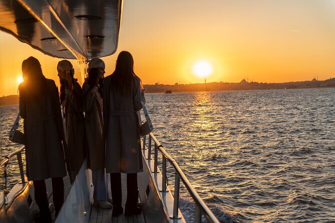 Bosphorus Sunset Cruise on Luxury Yacht with Transfers - A 2-hour Bosphorus sunset that actually fits a visit