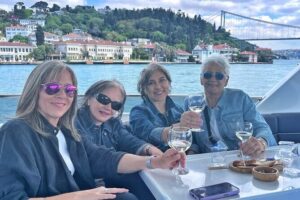 Half Day Bosphorus Cruise with Stopover on Asian Side - On Board Comfort: WiFi, Restroom, and the Snack Break That Changes the Mood