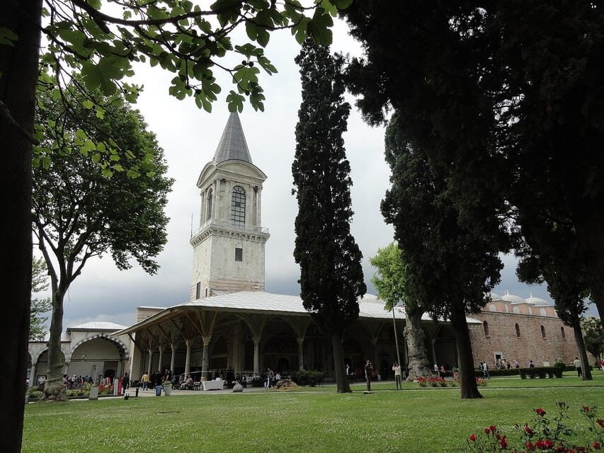 Istanbul: Basilica Cistern & Topkapi Palace Combo Ticket - Entering Topkapi Palace and the Harem with a host escort