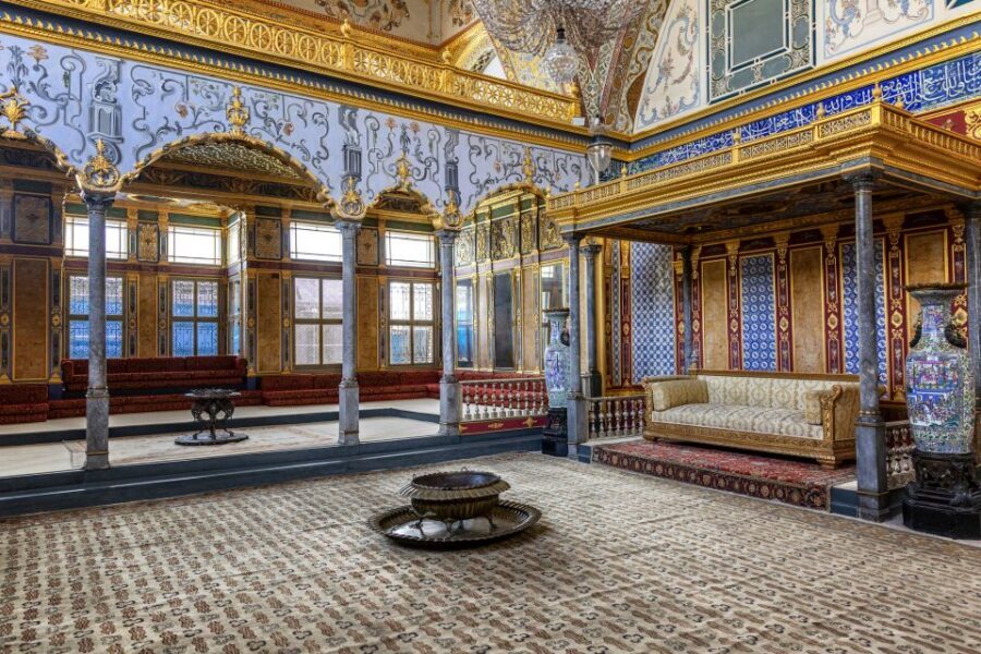 Istanbul: Best of the City Private Full-Day Walking Tour - Sultanahmet Square (30 minutes): quick context, strong payoff