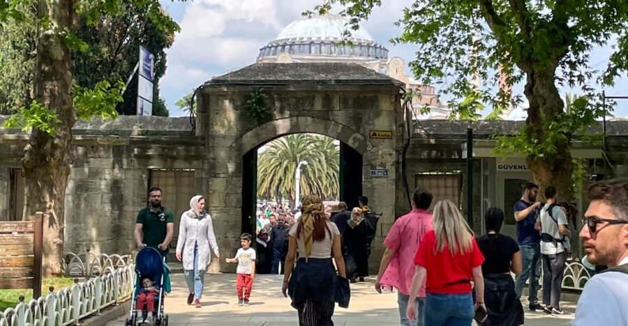 Istanbul: Blue Mosque, Basilica Cistern, & Hagia Sophia Tour - Sultanahmet’s Hippodrome intro: get your bearings fast