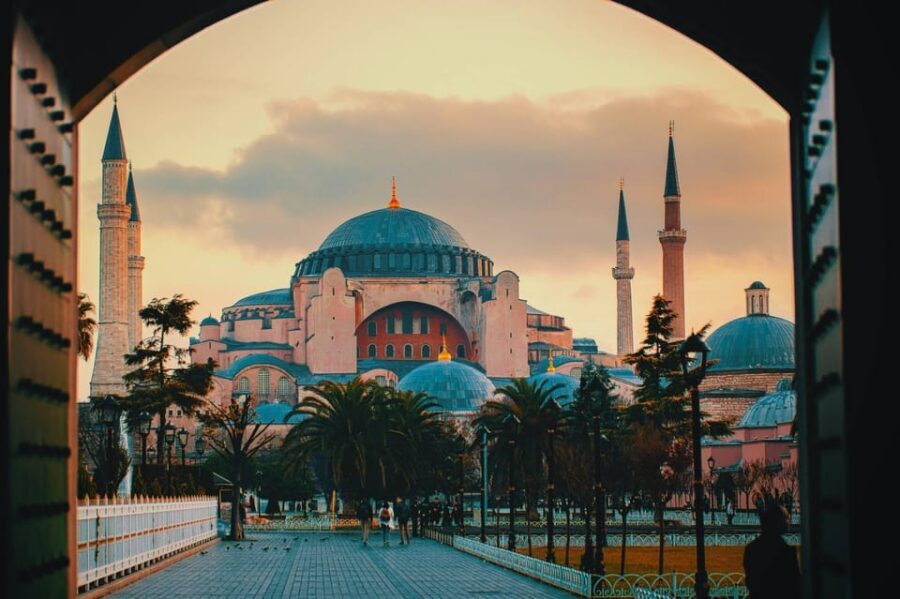 Istanbul: Blue Mosque, Hagia Sophia, & Basilica Cistern Tour - Basilica Cistern fast entry and the Medusa heads