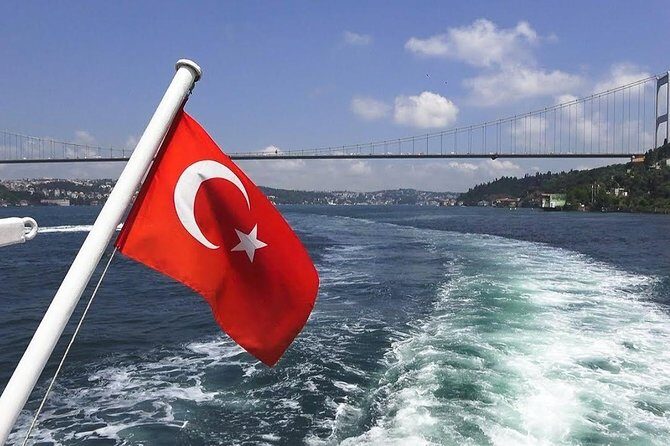 Istanbul Boat Cruise and Dolmabahce Palace & Two Continents - Çamlıca Hill or Yeditepe Views, Plus the Lunch and Leather-Shop Reality Check