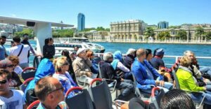 Istanbul: Bosphorus Cruise w/Audio Guide and Sunset Option - Meeting Gazete Market and finding the right group