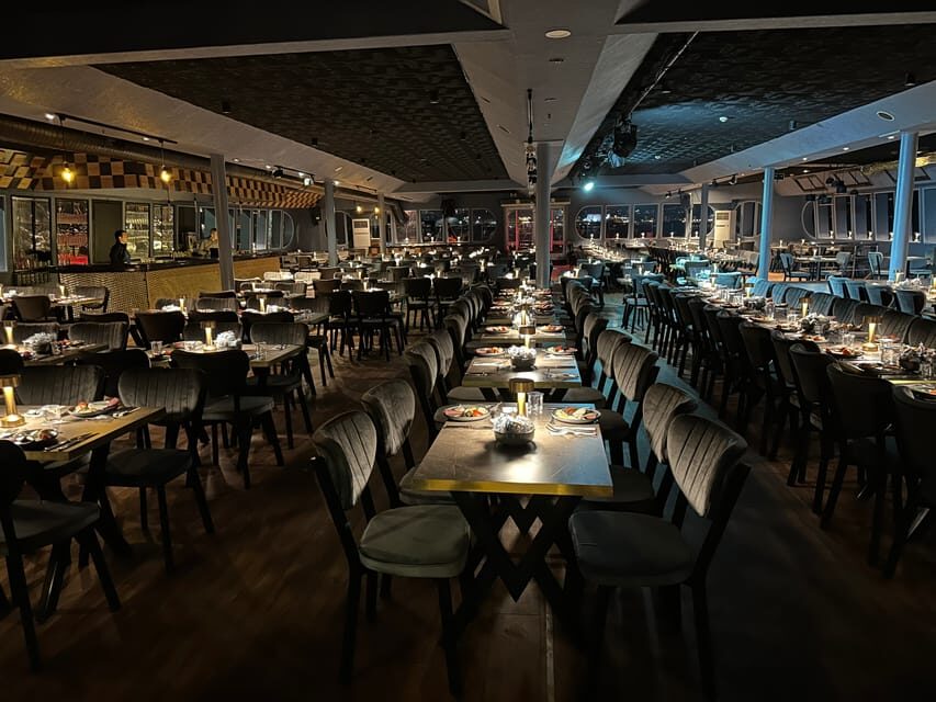 Istanbul: Bosphorus Cruise with Dinner Show - Service quality: why the waiters matter on a boat