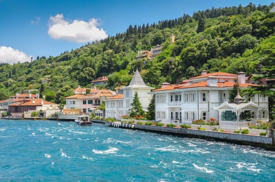 Istanbul: Bosphorus Dinner Cruise with Private Table & Show - The Air-Conditioned Yacht Setup and Comfort Tips