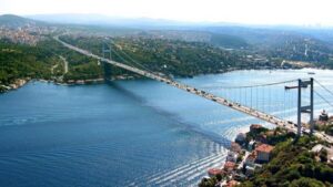 Istanbul: Bosphorus Sightseeing Boat Tour with Guide - From Sultanahmet to the Dock: How the Start Works (and What to Watch)
