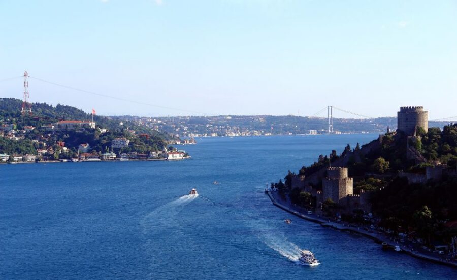 Istanbul: Bosphorus Sightseeing Boat Tour with Guide - Timing and Pace: How a 2-Hour Tour Fits Into a Real Day