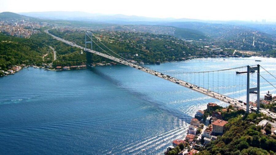 Istanbul: Bosphorus Sightseeing Boat Tour with Guide - From Sultanahmet to the Dock: How the Start Works (and What to Watch)