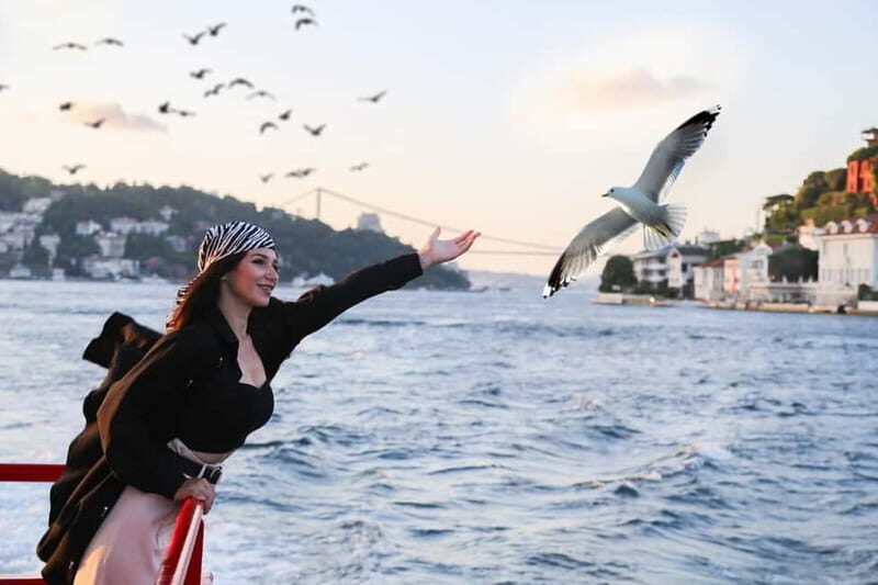Istanbul: Bosphorus Sightseeing Cruise Tour with Audio Guide - Getting to the boat at Zindan Han Pier