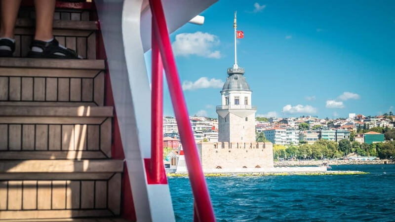Istanbul: Bosphorus Sightseeing Cruise Tour with Audio Guide - When to book: sunset vs morning light