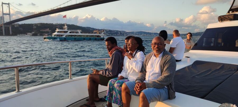 Istanbul: Bosphorus Sunset Cruise on Yacht with Live Guide - Key things I’d mark on your Istanbul map