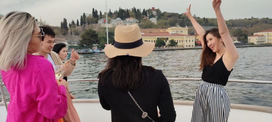 Istanbul: Bosphorus Sunset Cruise on Yacht with Live Guide - Rumeli Fortress and the fortresses theme: power along the water