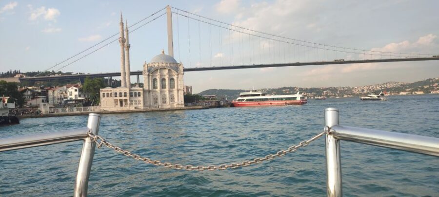 Istanbul: Bosphorus Sunset Cruise on Yacht with Live Guide - The route logic: from European coast to Asia, timed for sunset