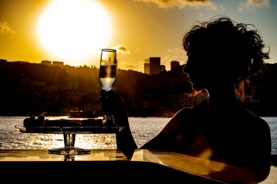 Istanbul: Bosphorus Sunset Cruise with Drinks & Snack - Audio guide on your phone: follow the sights without a crowd stopping you
