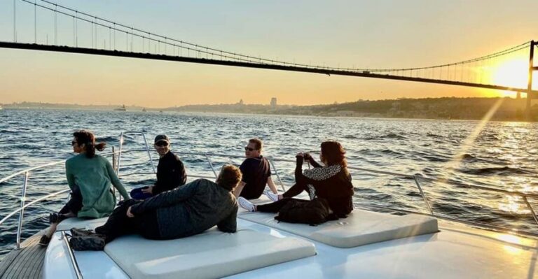 Istanbul: Bosphorus Yacht Cruise at Sunset with Snacks - Dolmabahce, Maiden’s Tower, Bridges, and Rumeli: What You See as Light Changes