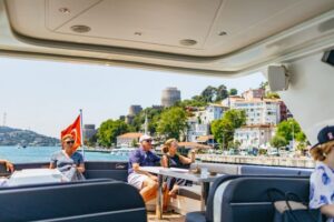 Istanbul: Bosphorus Yacht Cruise with Stopover on Asian Side - Cruising the Bosphorus Strait: how Istanbul clicks from the water