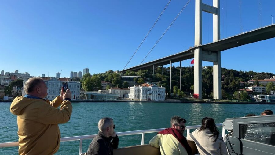 Istanbul: Daytime or Sunset Sightseeing Cruise & Audio Guide - Two Hours on the Bosphorus: Day vs Sunset Views