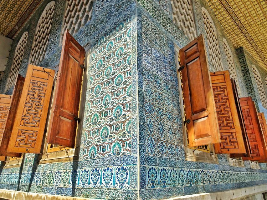 Istanbul: Full-Day City Highlights Tour with Lunch - Hagia Sophia: Divine Wisdom Meets Real-Time Crowds