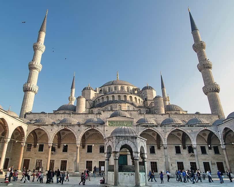 Istanbul: Hagia Sophia and Blue Mosque Tour with Tickets - Finding your guide at the Busforus stop (and the one detail that matters)