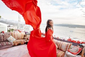 Istanbul Photoshoot tour with Local Photographer - Stop 1: Istiklal Caddesi and the Historical Red Tram