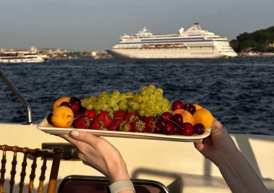 Istanbul: Sunset or Day Small-Group Yacht Cruise with Snacks - Ciragan Palace to Ortaköy: the Bosphorus shoreline shifts