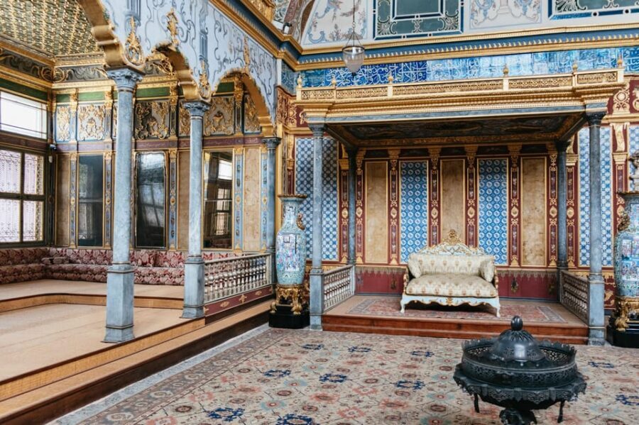 Istanbul: Topkapi Palace and Harem Guided Tour with Ticket - When you should add extra time: morning visits for the big areas