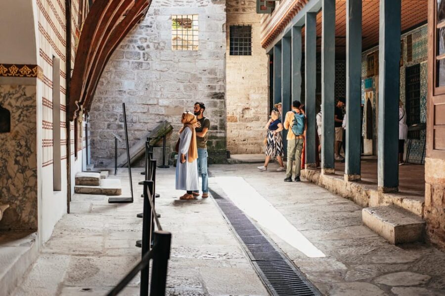 Istanbul: Topkapi Palace and Harem Guided Tour with Ticket - Pace, timed tickets, and avoiding the classic Topkapi stress spiral