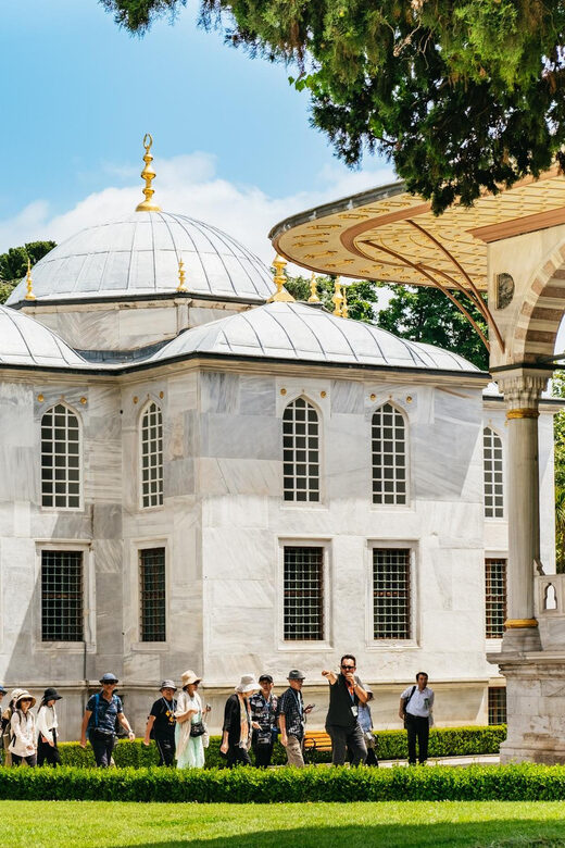 Istanbul: Topkapi Palace and Harem Guided Tour with Ticket - Choosing shared vs private, and why small groups can help