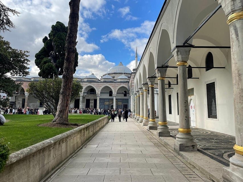 Istanbul: Topkapi Palace and Harem Ticket with Audio Guide - The meeting point: Chimney Bistro + City Windows kiosk
