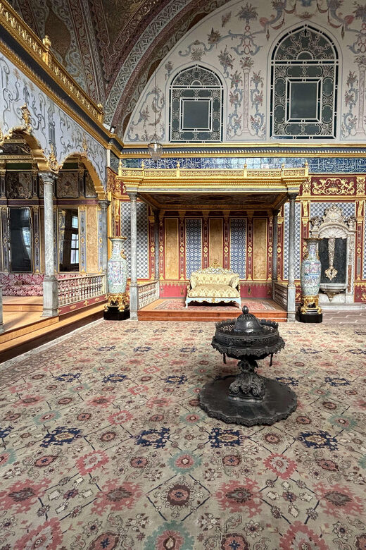 Istanbul: Topkapi Palace & Harem Museum Ticket & Audio Guide - Sacred Relics, Jewelry Rooms, and the Spiritual Tone