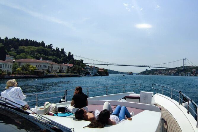 Luxury Bosphorus Yacht Cruise – Stopover in Asian Side - What luxury on the Bosphorus yacht actually means