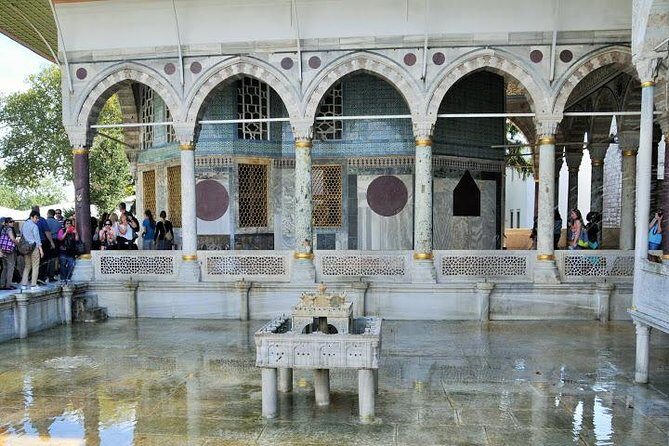 Small-Group Topkapi Palace and Harem Tour with Tickets - Meeting in Sultanahmet Square and Beating Istanbul Traffic