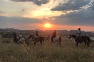 Sunset Horsebackriding-Tour through the Valleys of Cappadocia - Rose Valley first: slow pace, wide views