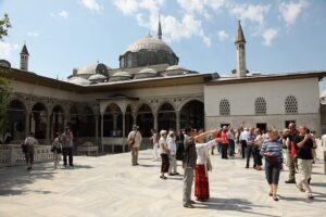 Topkapi Palace and Harem Guided tour with Skip-the-Line Tickets - Skip-the-line tickets: what you gain (and what you don’t)